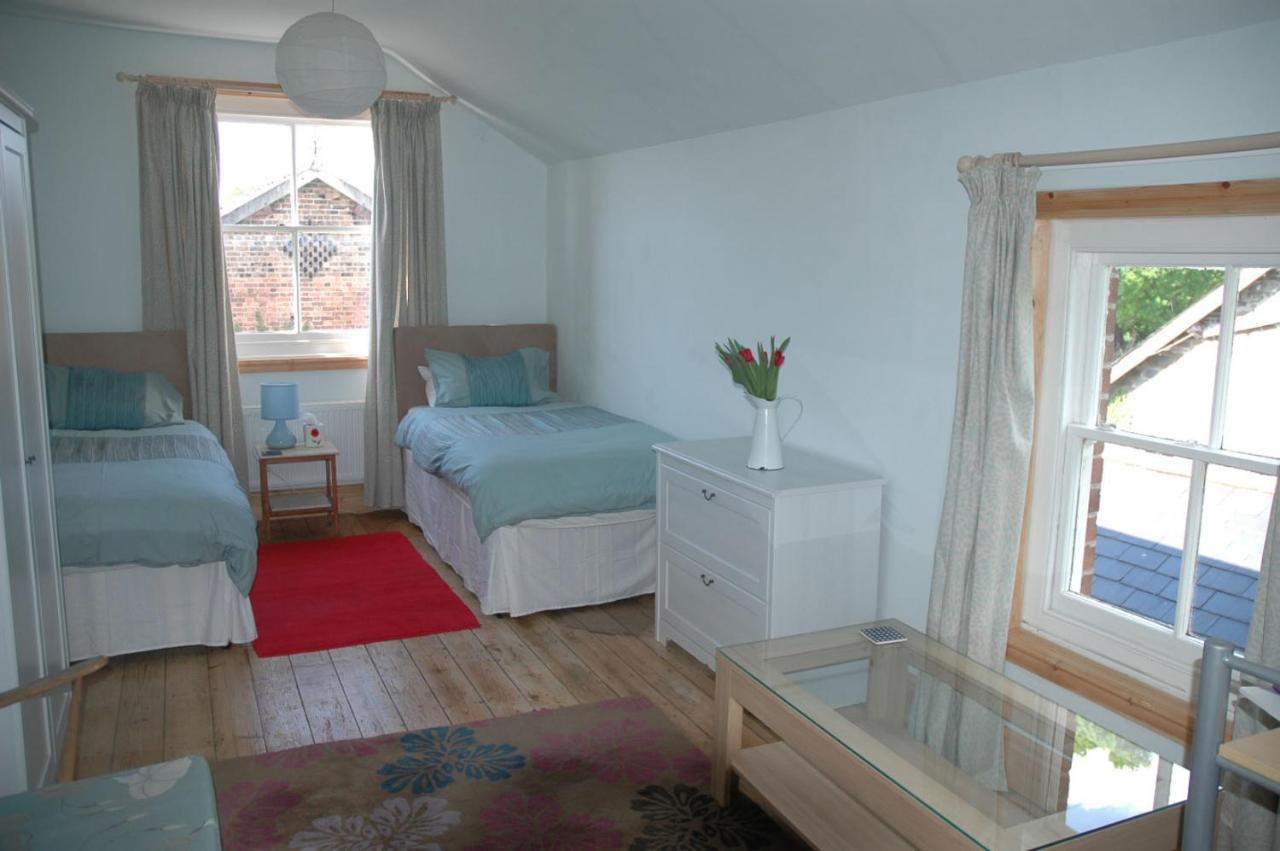 Mid Wales Arts B&B Caersws Екстер'єр фото